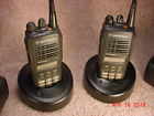 Aah25rdh9gb6an Motorola Pair Of Uhf Mhz Channel Capable Portable Radios