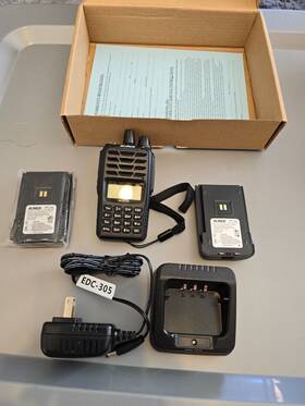Dj-vx50 Alinco Hvhf/uhf Ham Radio Handheld Tranciever With Extra Battery