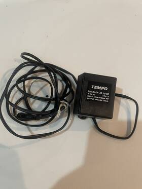 Ach-5 Henry Radio Tempo Ac Adapter Model 120v 50/60hz 6w Output 13.2v 50ma