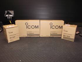 Ic-f4261dt-55 Icom Ic-f4261dt Commercial Ht Pair With Bc-160 Desktop Cradles
