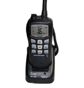 Ic-m36 Icom Vhf Floating Marine Transceiver With Battery Belt Clip Dock Cord