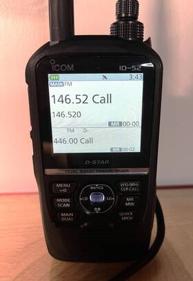 Id-52a Icom Fm/dv-dstar 2m/70cm Amateur Radio Portable Transceiver
