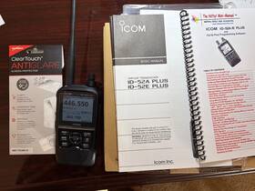 Id-52plus Icom Id-52 Plus Digital Handheld Great Condition