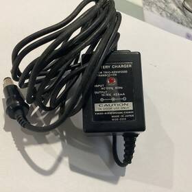 W09-0315 Kenwood Trio Handheld Fm Transceiver Battery Charger Japan Ac 120v