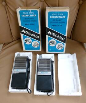 13-425 Midland Two Vtg 1969 Model Hand Held Solid State Receiver Walkie Talkie