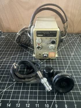 Bc-1333v Military Wwii Radio Receiver With Headphones And T-17 Microphone Untested