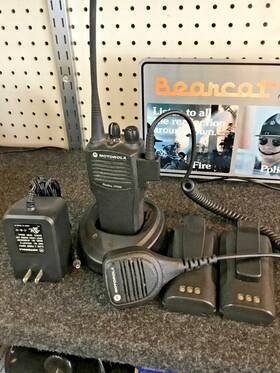 Txus034 Motorola Radius Cp200 Two Way Radio Untested For Parts Or Repair Extra Batteries
