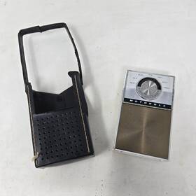 Xp21dh Motorola Vintage Eight Transistor Am Pocket Radio White With Case Tested Working