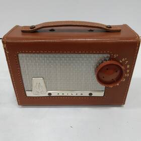 E-675-124 Philco Vintage Radio In Leather Case