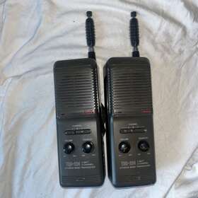 Trc-224 Realistic Lot Of 2- Citizens Band Transceiver Walkie-talkies
