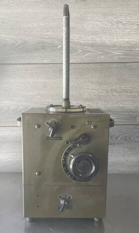 Bc-655-a Signal Corps Portable Radio Trasmitter Vintage For Parts Or Repair