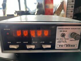 Yc-355d Yaesu 729198936129 Frequency Counter Powers Up Displays When Fed Signals